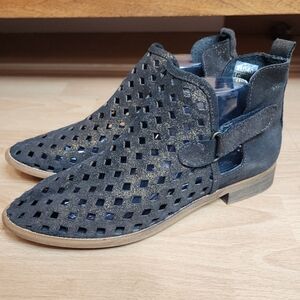 Musse & Cloud Bronze Metallic Leather Caila Perforated Bootie Size 9 (EU40)